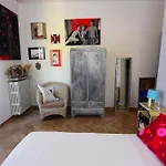 A Casa Dell'artista Viki * Jesi
