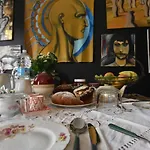 A Casa Dell'artista Viki Bed & Breakfast *