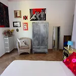 Bed & Breakfast A Casa Dell'artista Viki *
