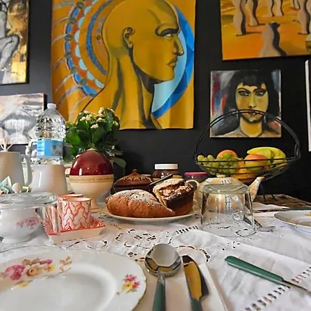 A Casa Dell'artista Viki ベッド・アンド・ブレックファスト *