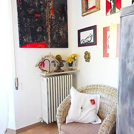 A Casa Dell'artista Viki ベッド・アンド・ブレックファスト