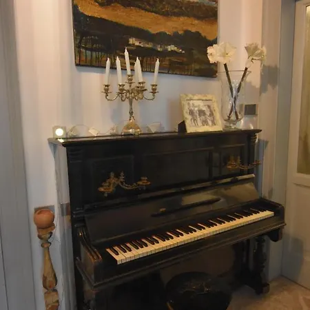 A Casa Dell'artista Viki ベッド・アンド・ブレックファスト