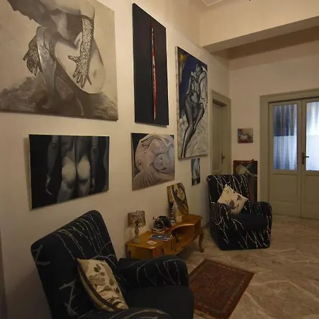 A Casa Dell'artista Viki ベッド・アンド・ブレックファスト *